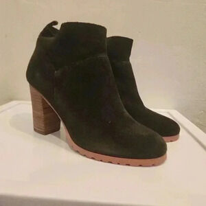 Crown vintage suede ankle booties dark green